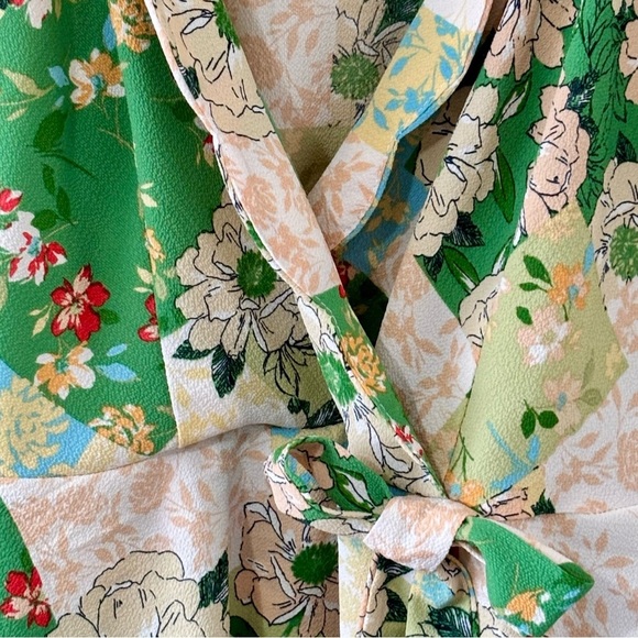 monteau| Los Angeles Floral V-Neck Spaghetti Strap Bow Top Green & Cream Sz S - Picture 2 of 5